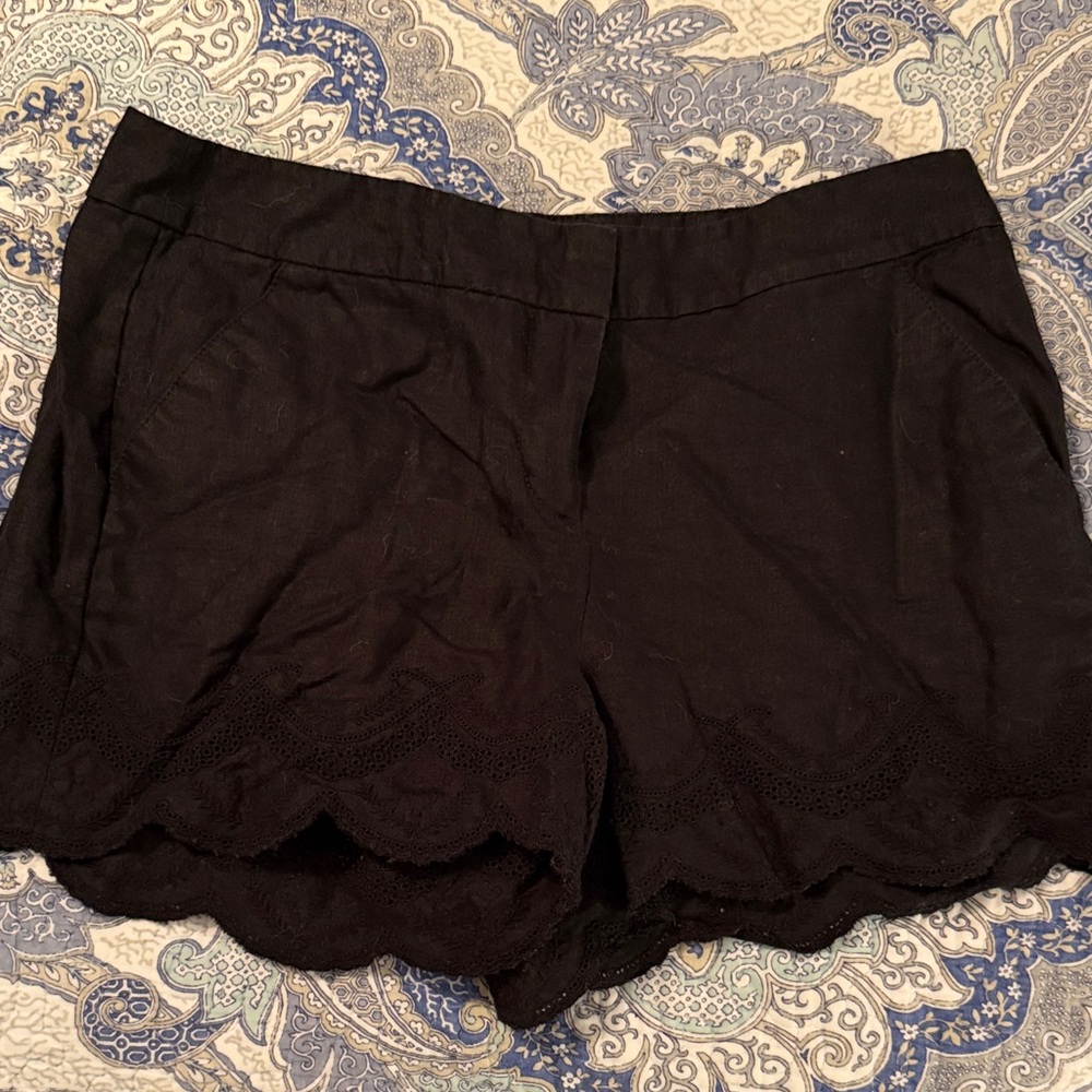 Elegant Black eyelet lace detail Women's Shorts size 4